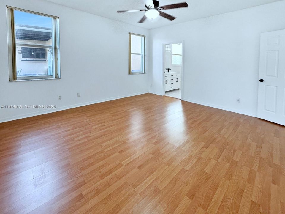 Recientemente alquilado: $3,550 (3 camas, 2 baños, 1701 Pies cuadrados)