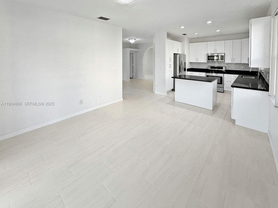 Recientemente alquilado: $3,550 (3 camas, 2 baños, 1701 Pies cuadrados)