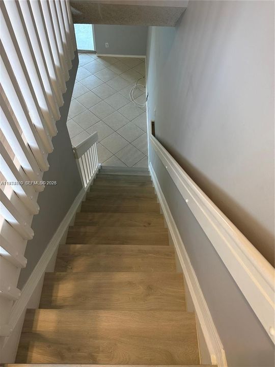 For Rent: $2,400 (2 beds, 1 baths, 990 Square Feet)