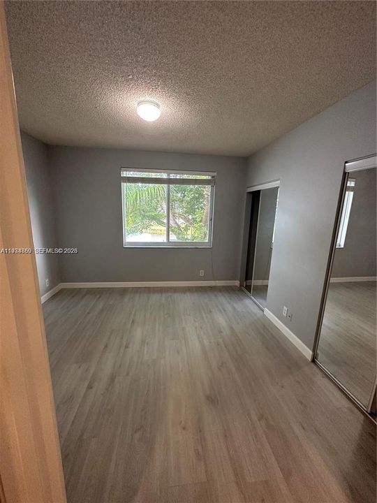 For Rent: $2,400 (2 beds, 1 baths, 990 Square Feet)