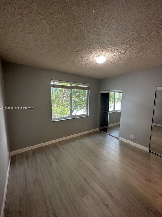 For Rent: $2,400 (2 beds, 1 baths, 990 Square Feet)