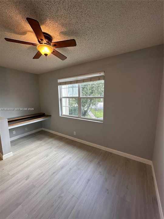 For Rent: $2,400 (2 beds, 1 baths, 990 Square Feet)