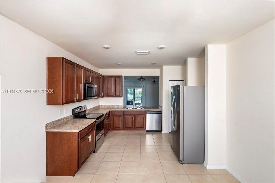 出租: $2,000 (3 贝兹, 2 浴室, 0 平方英尺)