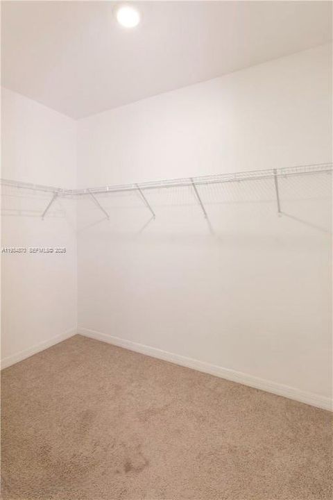 出租: $2,000 (3 贝兹, 2 浴室, 0 平方英尺)