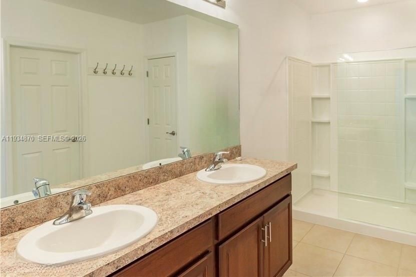 出租: $2,000 (3 贝兹, 2 浴室, 0 平方英尺)