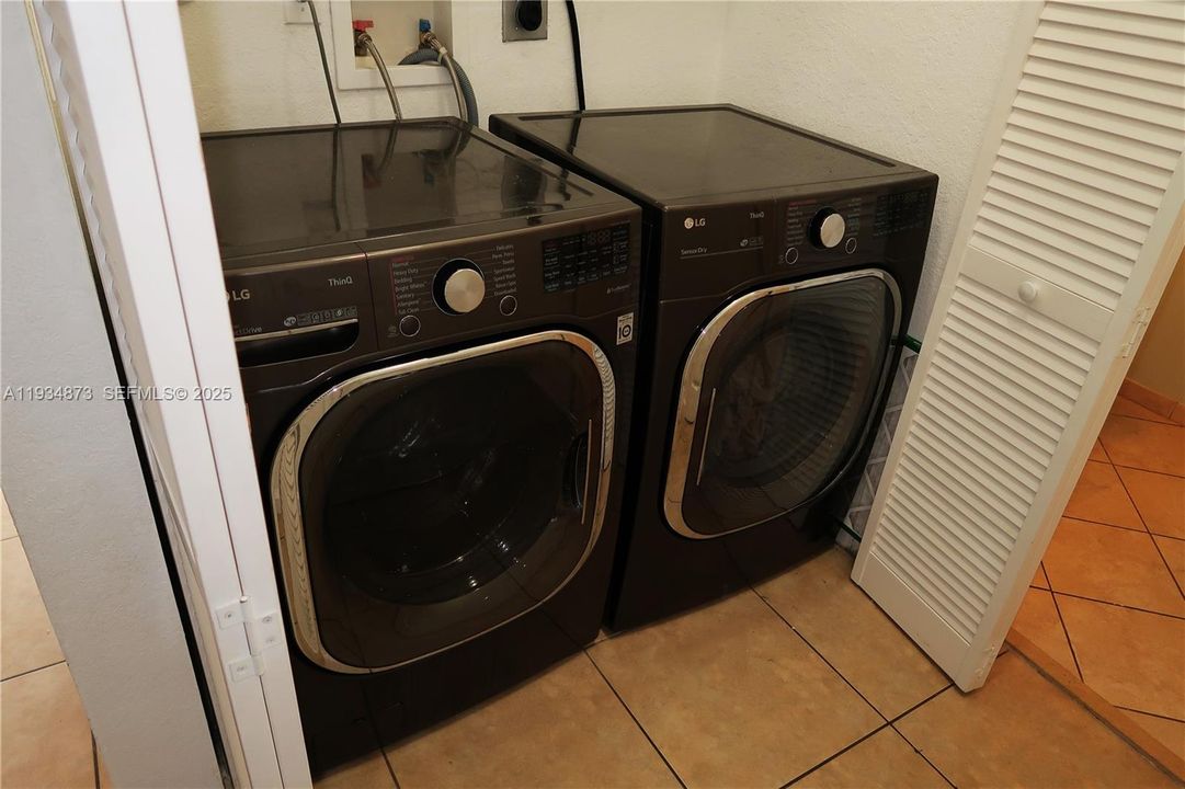 В аренду: $3,300 (4 спален, 3 ванн, 1736 Квадратных фут)