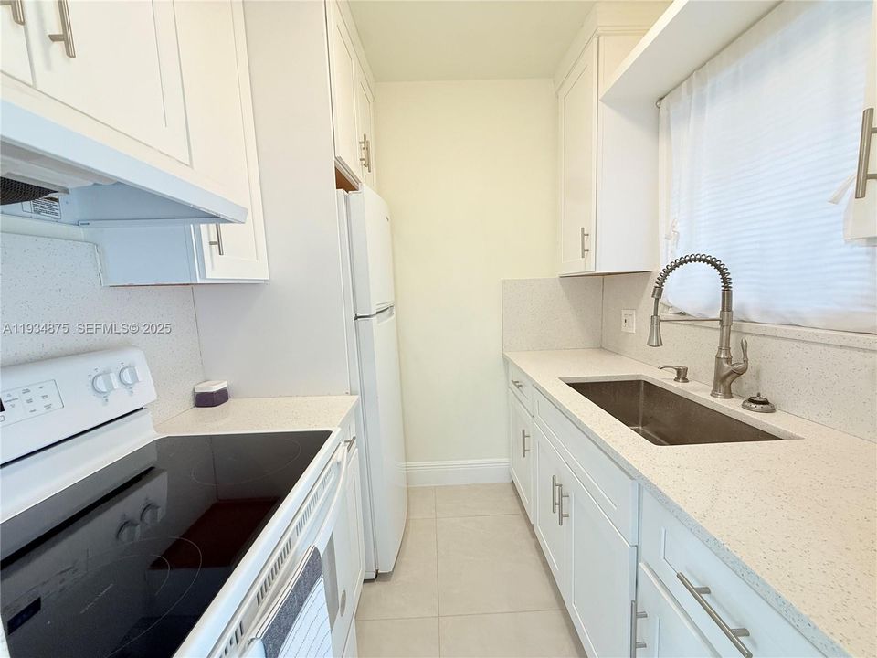 出租: $1,550 (0 贝兹, 1 浴室, 3108 平方英尺)