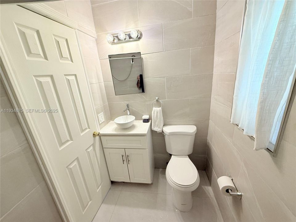 出租: $1,550 (0 贝兹, 1 浴室, 3108 平方英尺)