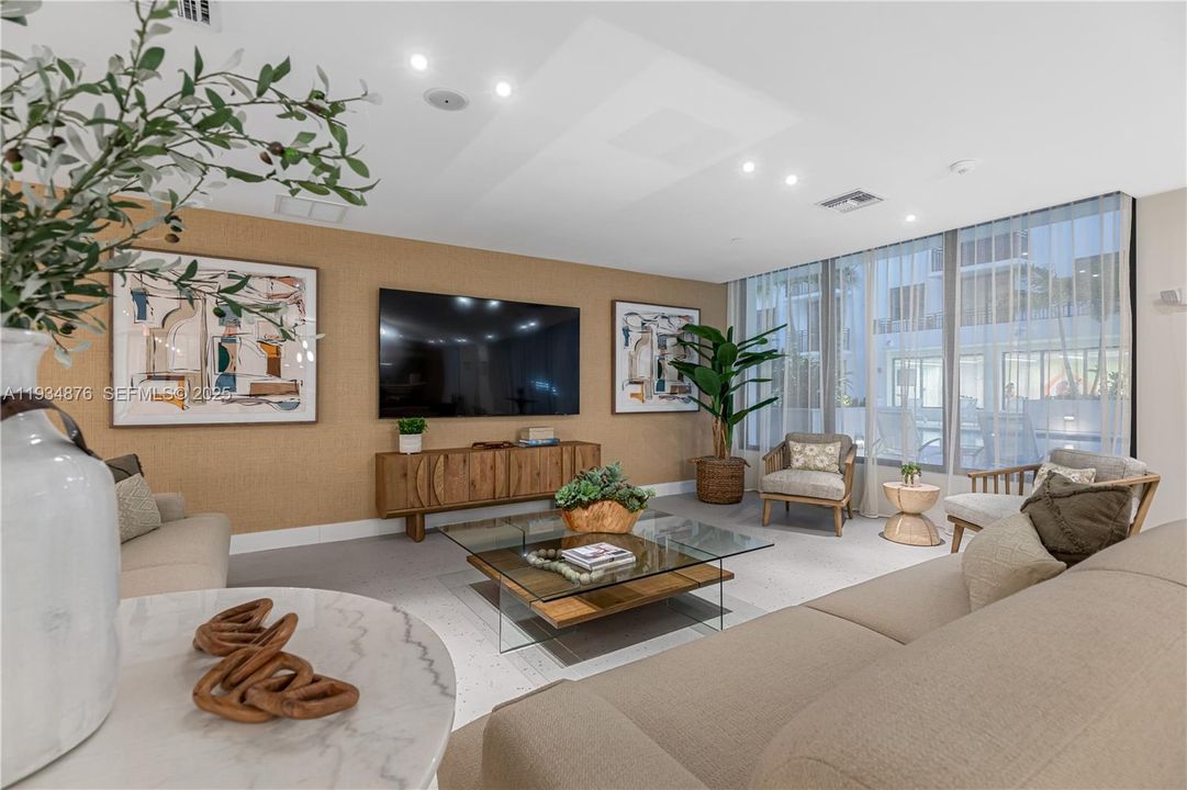 出租: $35,556 (2 贝兹, 2 浴室, 0 平方英尺)