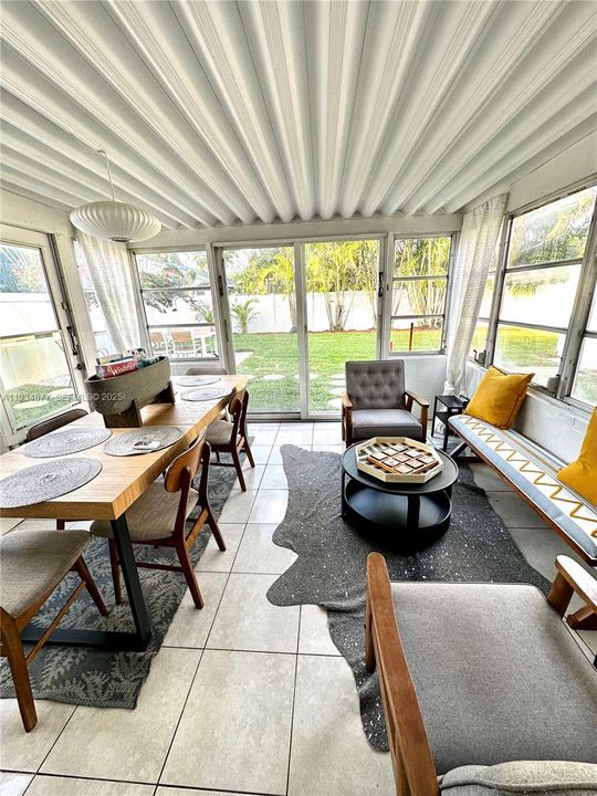 For Rent: $2,700 (2 beds, 2 baths, 1024 Square Feet)