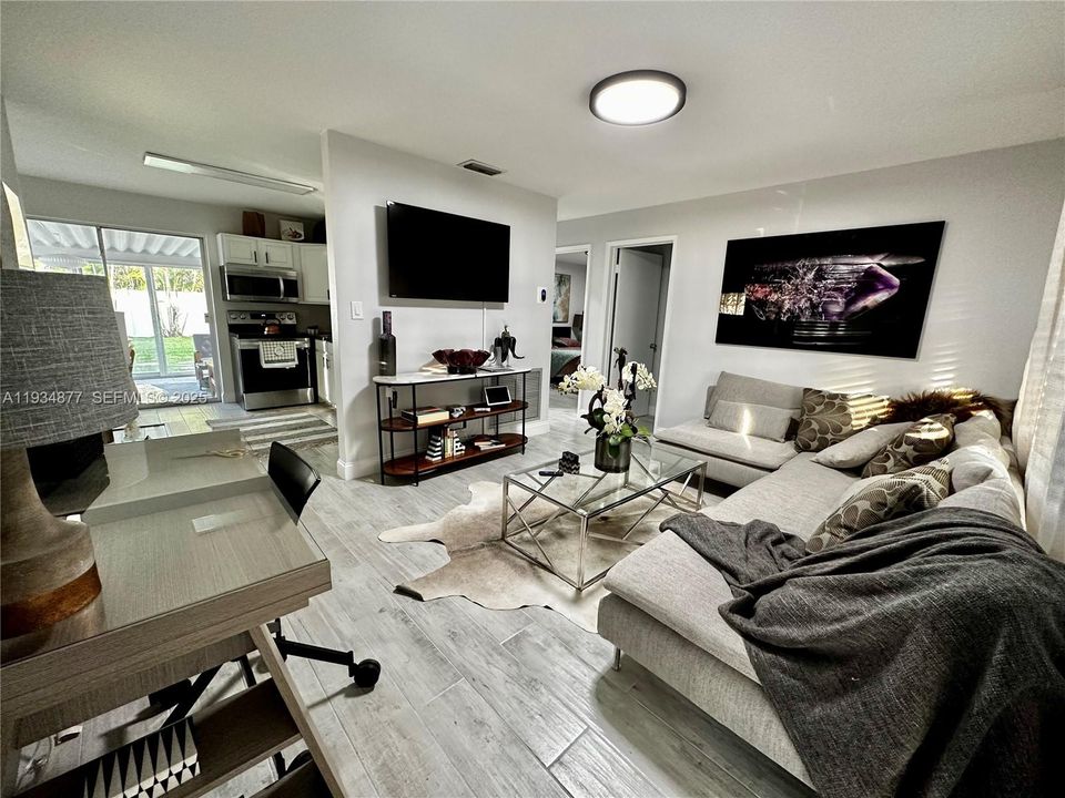 For Rent: $2,700 (2 beds, 2 baths, 1024 Square Feet)