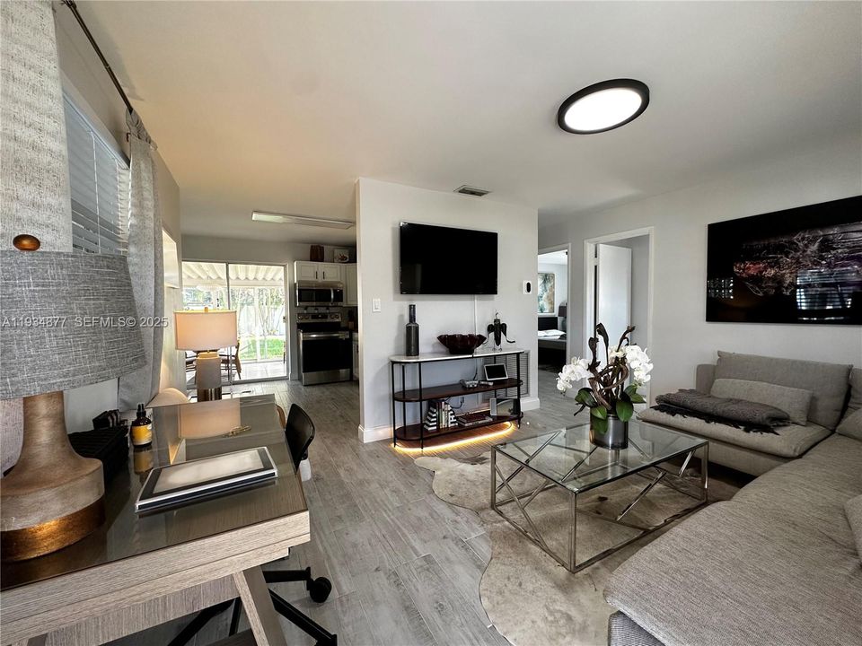 For Rent: $2,700 (2 beds, 2 baths, 1024 Square Feet)