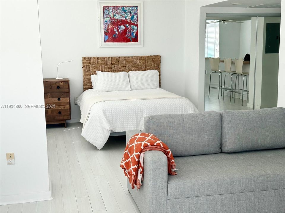 出租: $4,500 (1 贝兹, 1 浴室, 640 平方英尺)