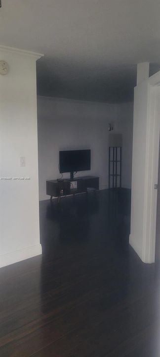 出租: $1,549 (0 贝兹, 1 浴室, 560 平方英尺)