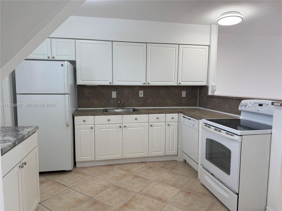 For Rent: $1,750 (1 beds, 1 baths, 800 Square Feet)