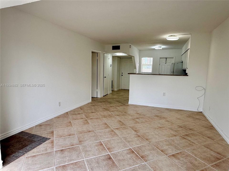 For Rent: $1,750 (1 beds, 1 baths, 800 Square Feet)