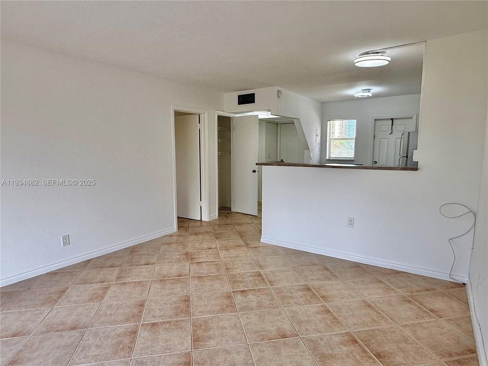 For Rent: $1,750 (1 beds, 1 baths, 800 Square Feet)