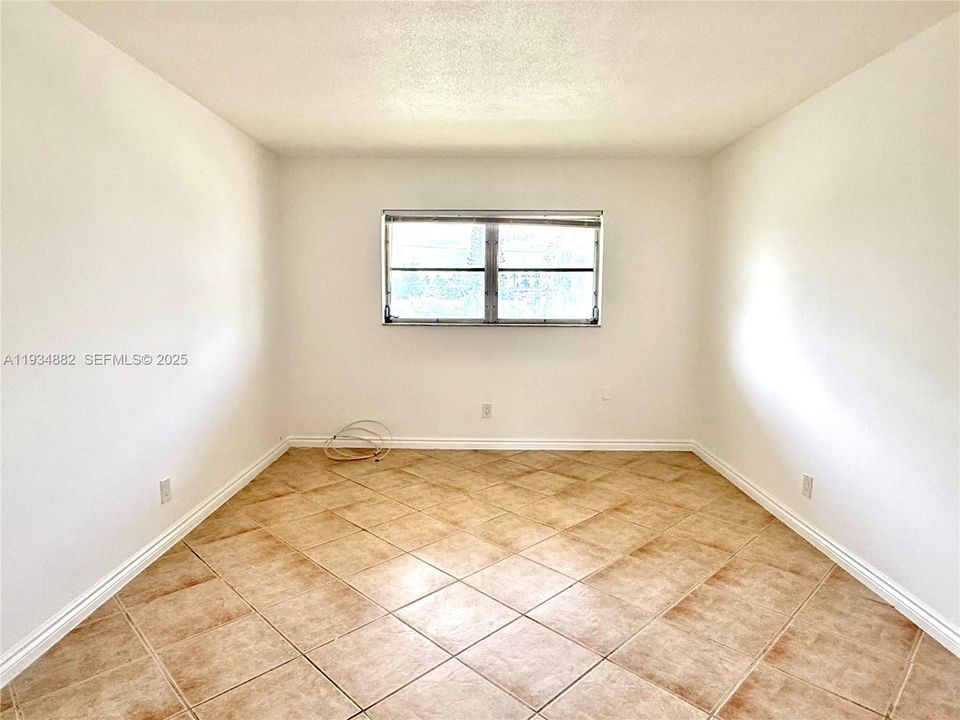 For Rent: $1,750 (1 beds, 1 baths, 800 Square Feet)
