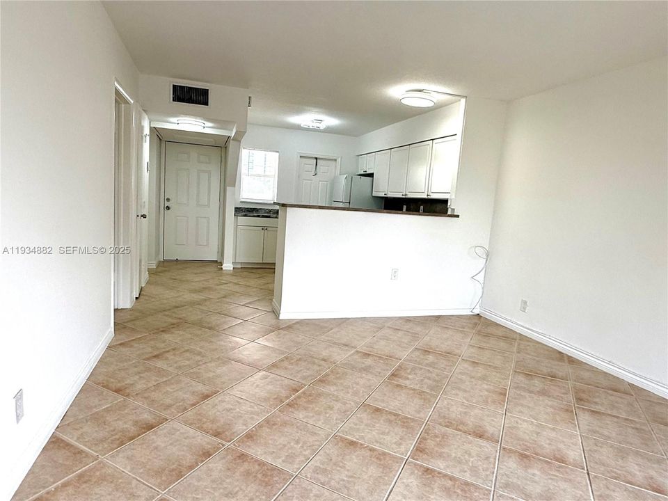 For Rent: $1,750 (1 beds, 1 baths, 800 Square Feet)