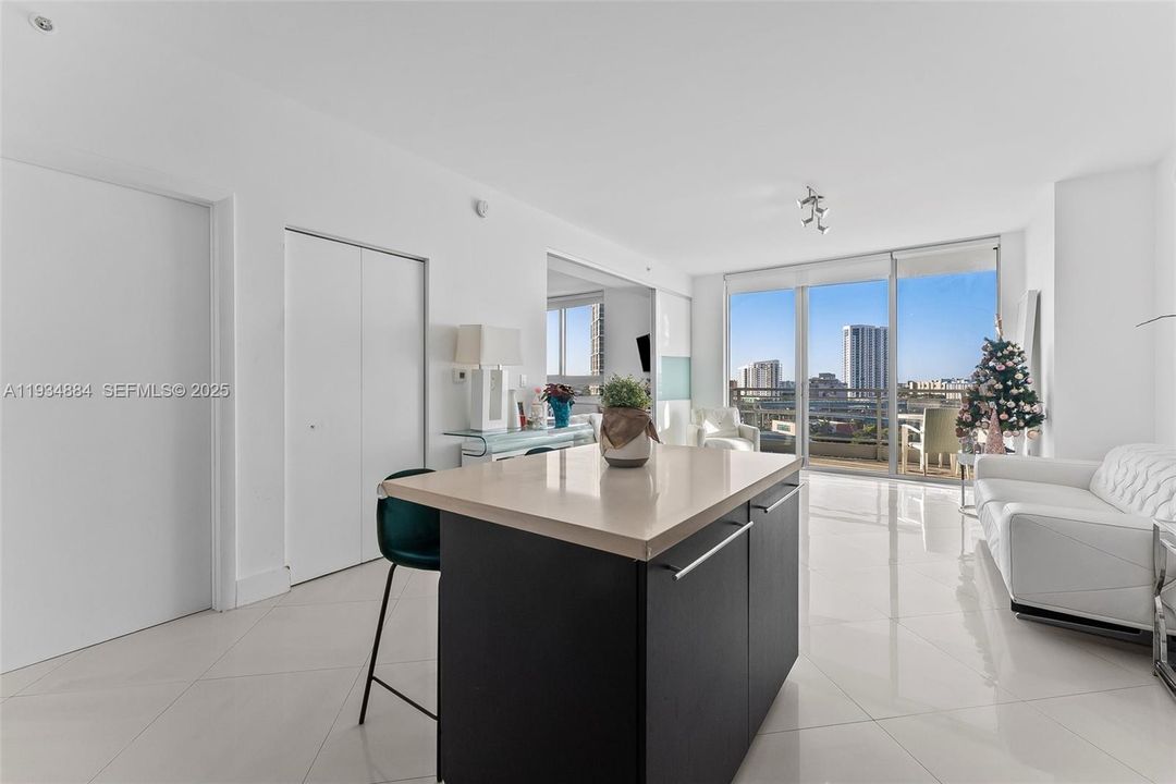 На продажу: $425,000 (1 спален, 1 ванн, 722 Квадратных фут)