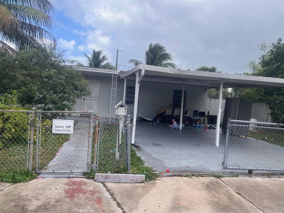 For Sale: $550,000 (4 beds, 2 baths, 1754 Square Feet)