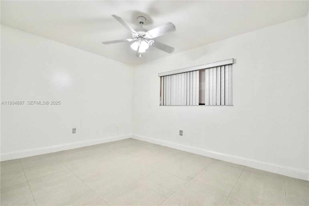 出租: $2,200 (2 贝兹, 2 浴室, 965 平方英尺)