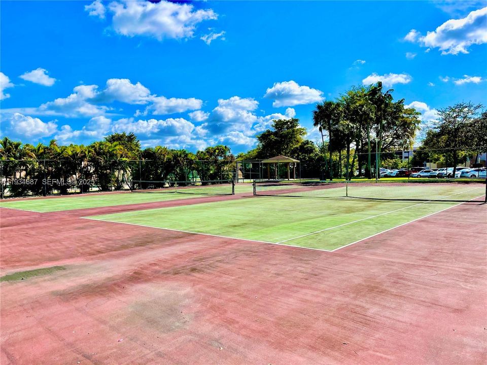 出租: $2,200 (2 贝兹, 2 浴室, 965 平方英尺)