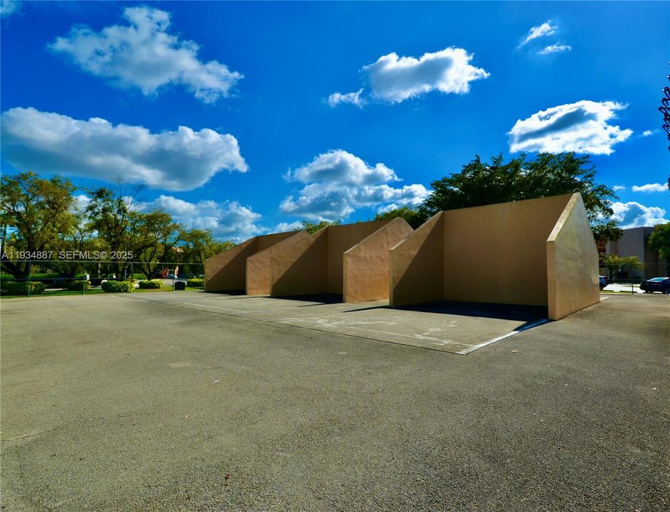 出租: $2,200 (2 贝兹, 2 浴室, 965 平方英尺)