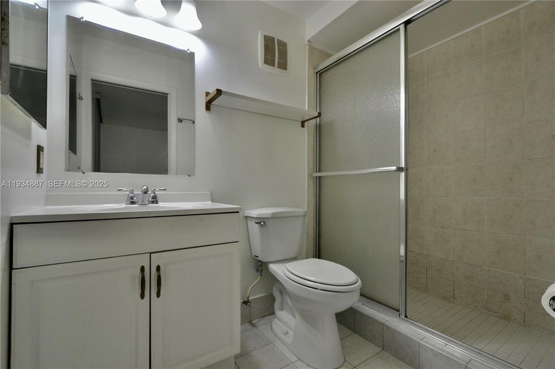 出租: $2,200 (2 贝兹, 2 浴室, 965 平方英尺)