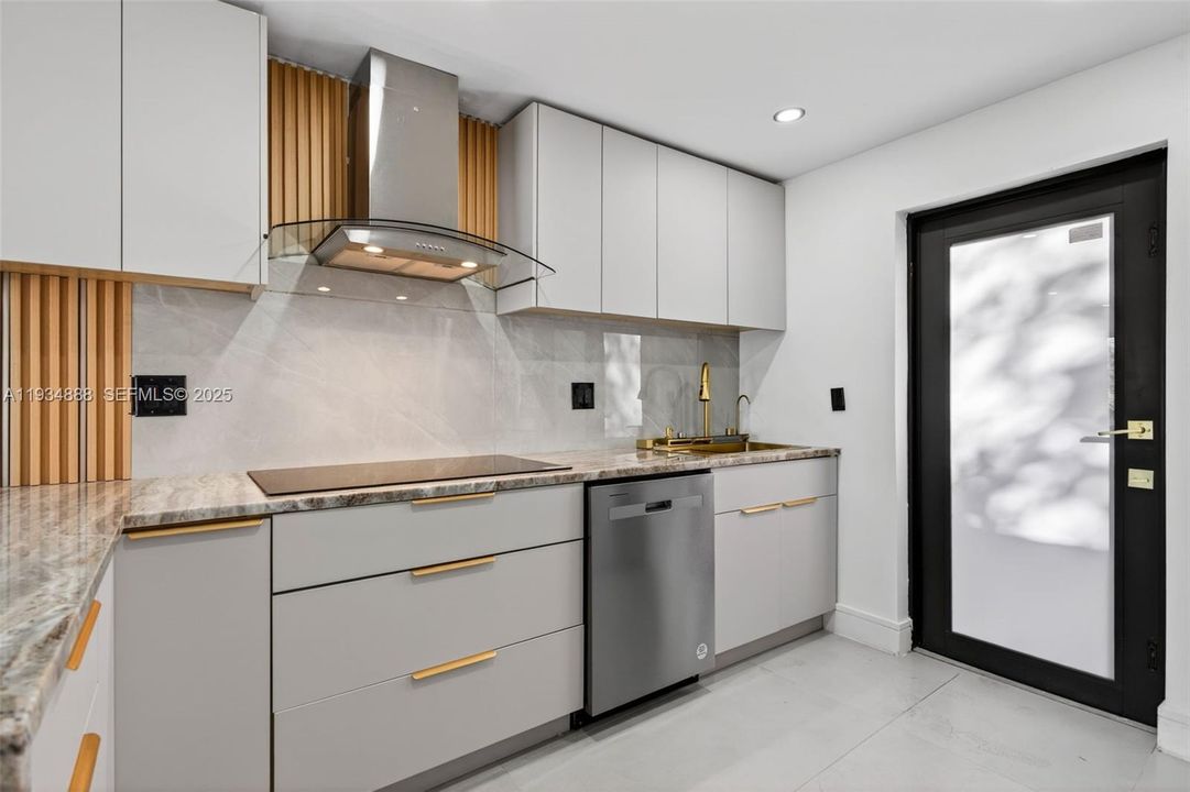 For Sale: $500,000 (3 beds, 2 baths, 1309 Square Feet)