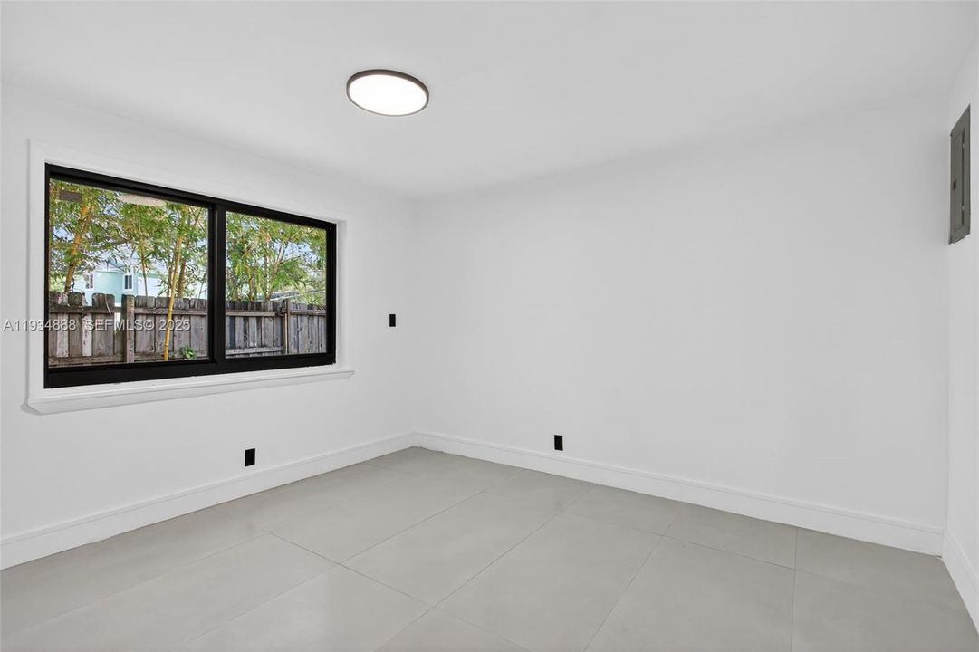 For Sale: $500,000 (3 beds, 2 baths, 1309 Square Feet)