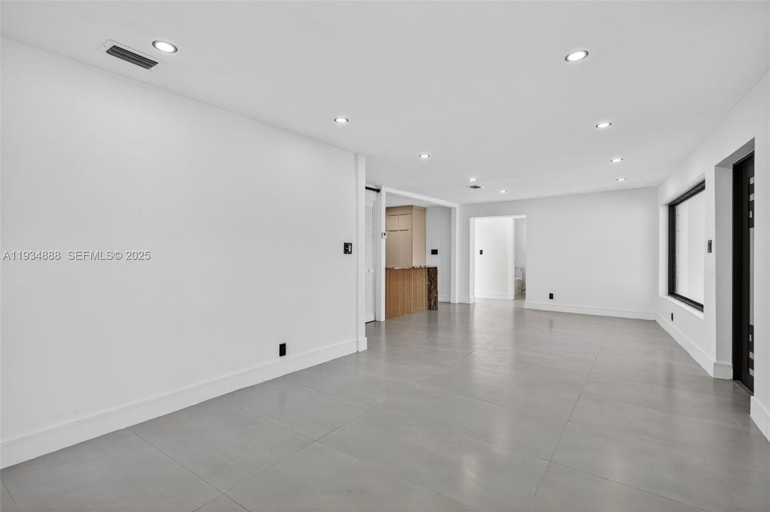 For Sale: $500,000 (3 beds, 2 baths, 1309 Square Feet)