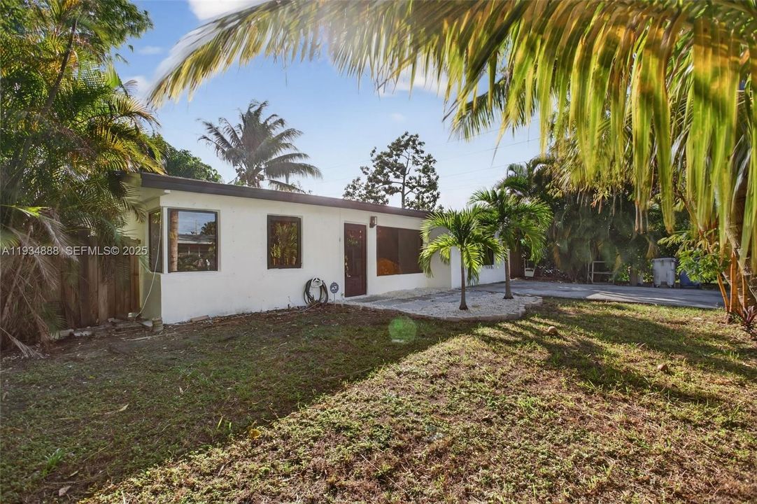 For Sale: $500,000 (3 beds, 2 baths, 1309 Square Feet)