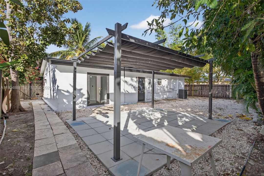 For Sale: $500,000 (3 beds, 2 baths, 1309 Square Feet)