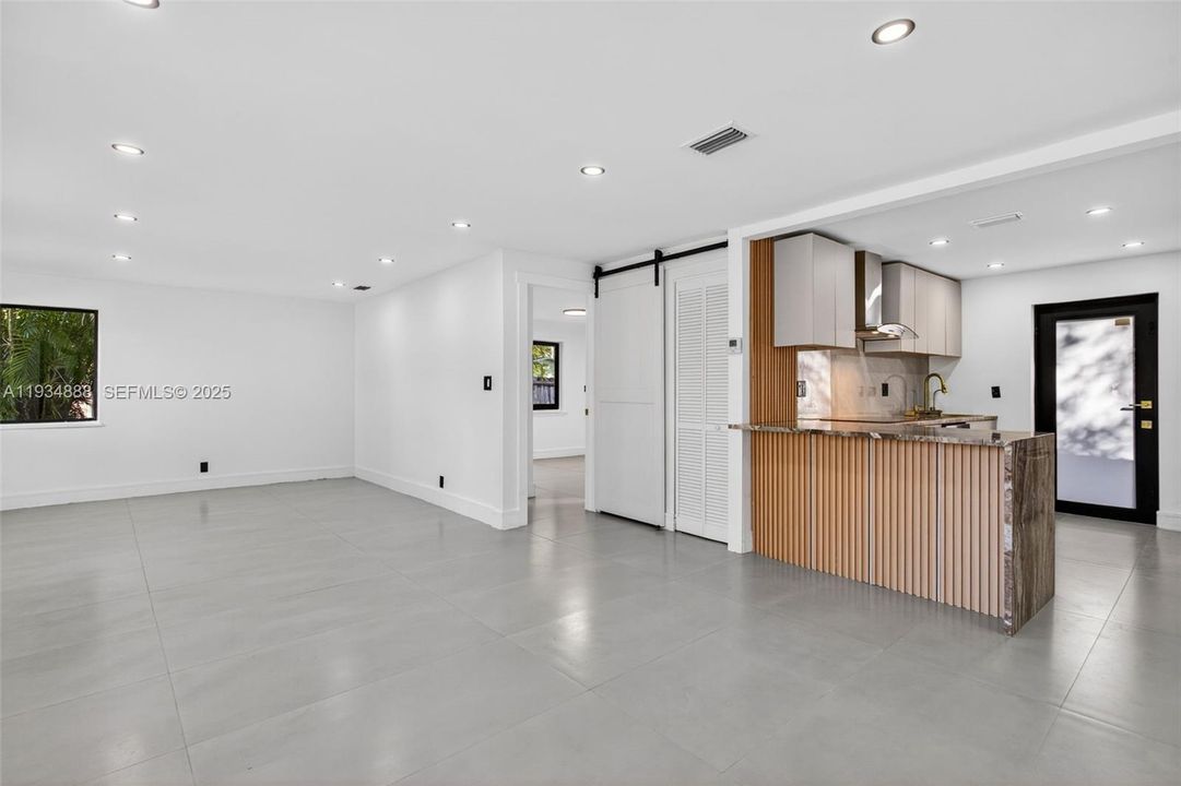 For Sale: $500,000 (3 beds, 2 baths, 1309 Square Feet)