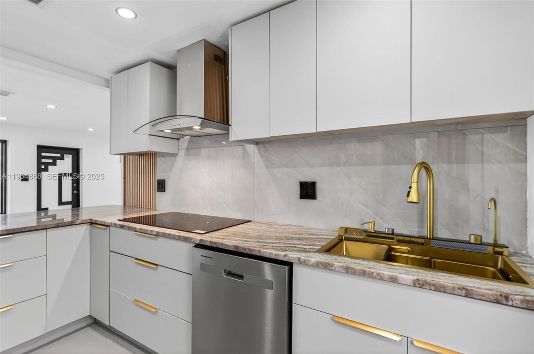 For Sale: $500,000 (3 beds, 2 baths, 1309 Square Feet)