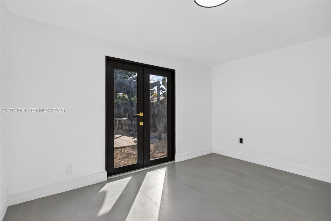 For Sale: $500,000 (3 beds, 2 baths, 1309 Square Feet)