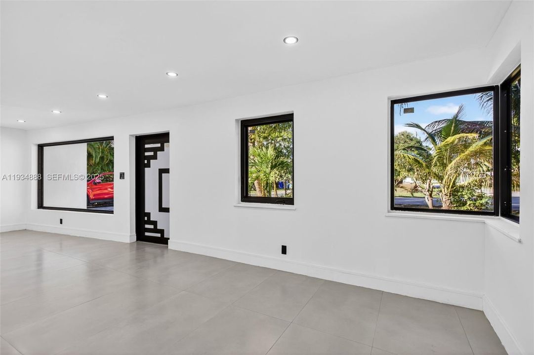 For Sale: $500,000 (3 beds, 2 baths, 1309 Square Feet)