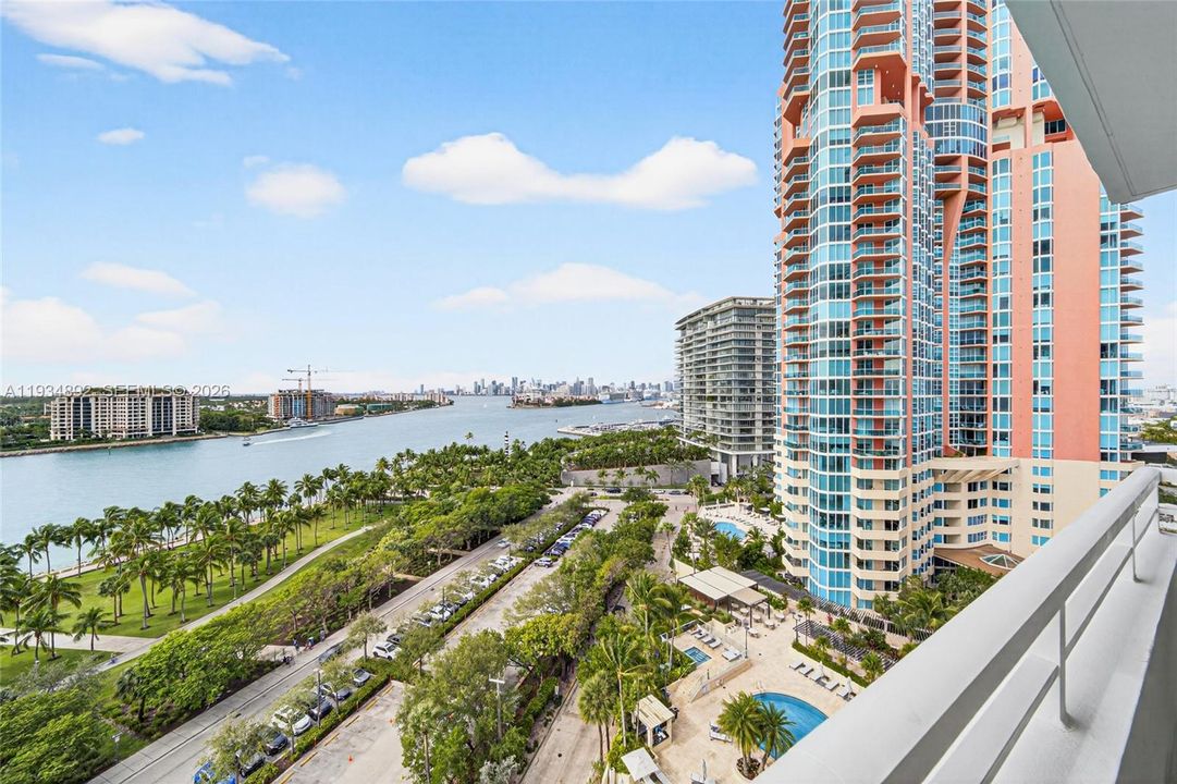 For Sale: $2,250,000 (2 beds, 2 baths, 1165 Square Feet)