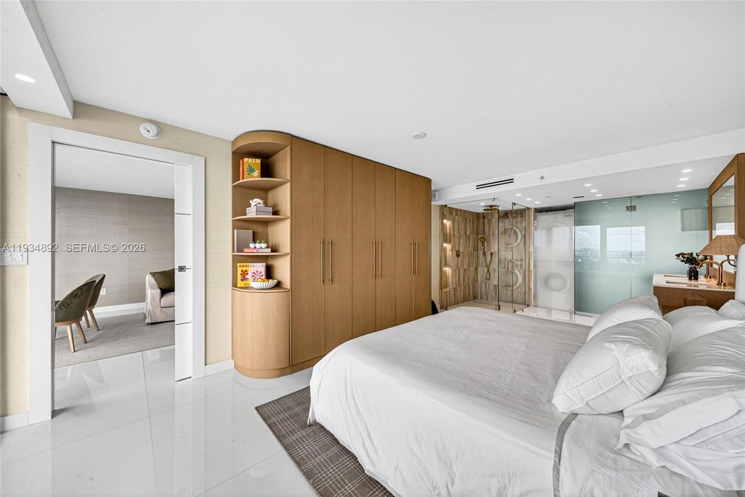 For Sale: $2,250,000 (2 beds, 2 baths, 1165 Square Feet)