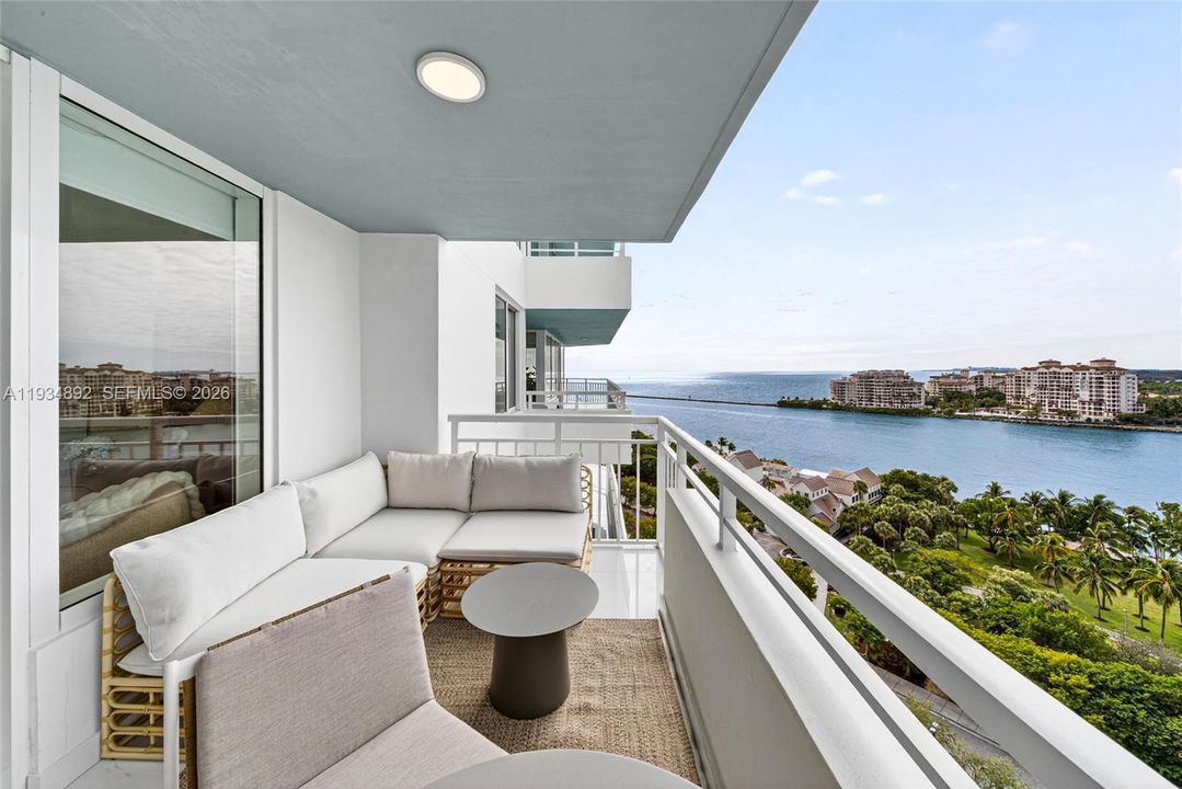 For Sale: $2,250,000 (2 beds, 2 baths, 1165 Square Feet)