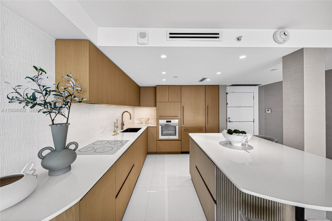 For Sale: $2,250,000 (2 beds, 2 baths, 1165 Square Feet)