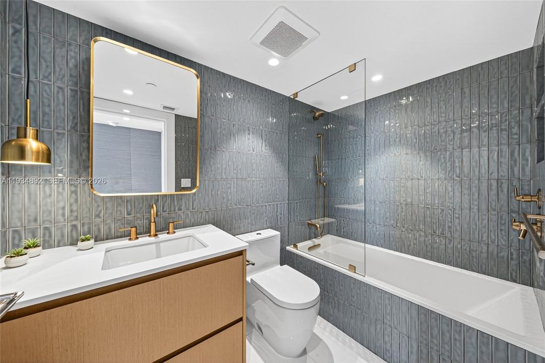 For Sale: $2,250,000 (2 beds, 2 baths, 1165 Square Feet)