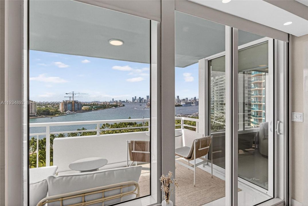 For Sale: $2,250,000 (2 beds, 2 baths, 1165 Square Feet)