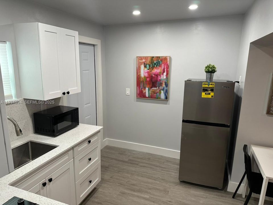 For Rent: $1,450 (0 beds, 1 baths, 1908 Square Feet)