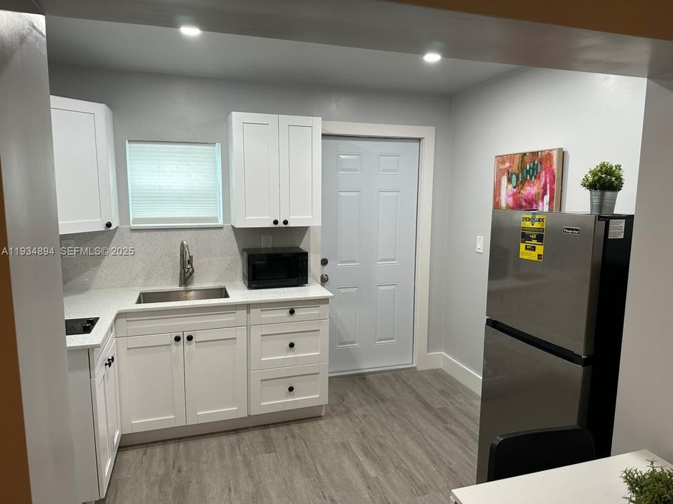 For Rent: $1,450 (0 beds, 1 baths, 1908 Square Feet)