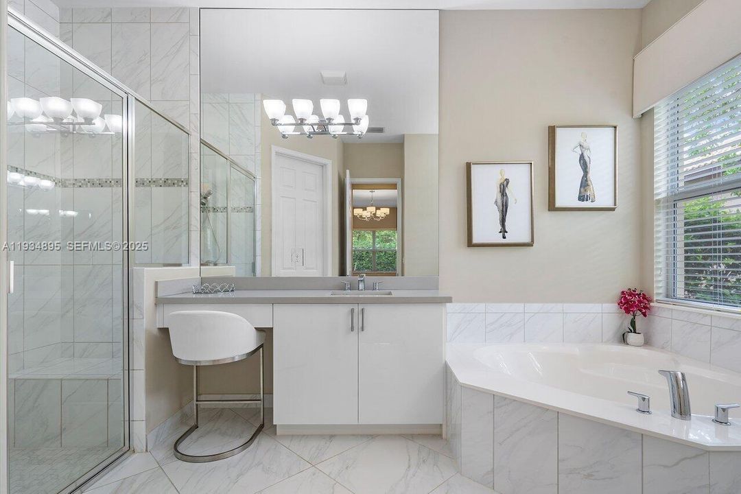 En Venta: $779,900 (3 camas, 2 baños, 1994 Pies cuadrados)