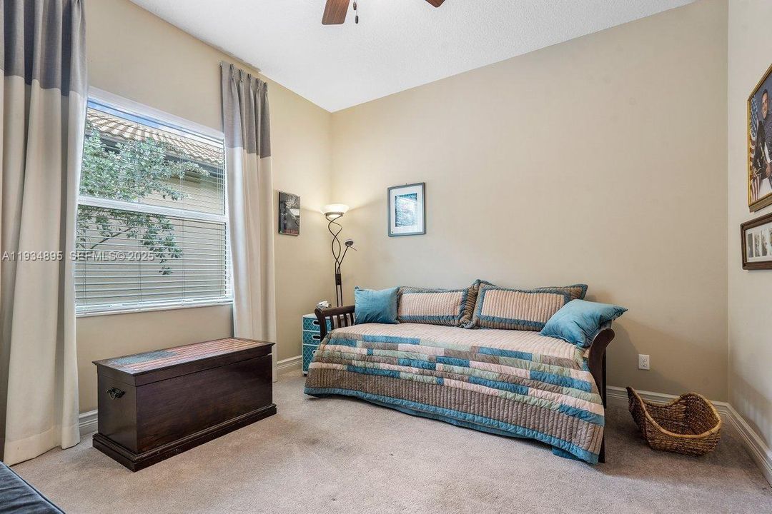 En Venta: $779,900 (3 camas, 2 baños, 1994 Pies cuadrados)