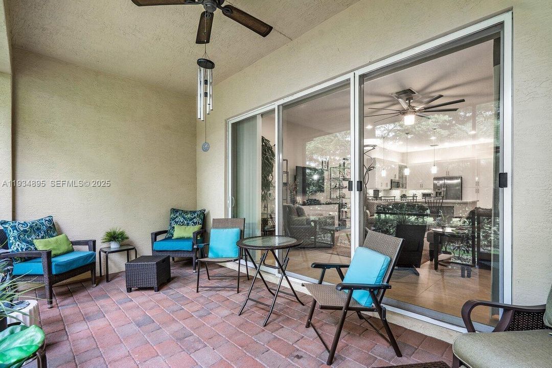 En Venta: $779,900 (3 camas, 2 baños, 1994 Pies cuadrados)