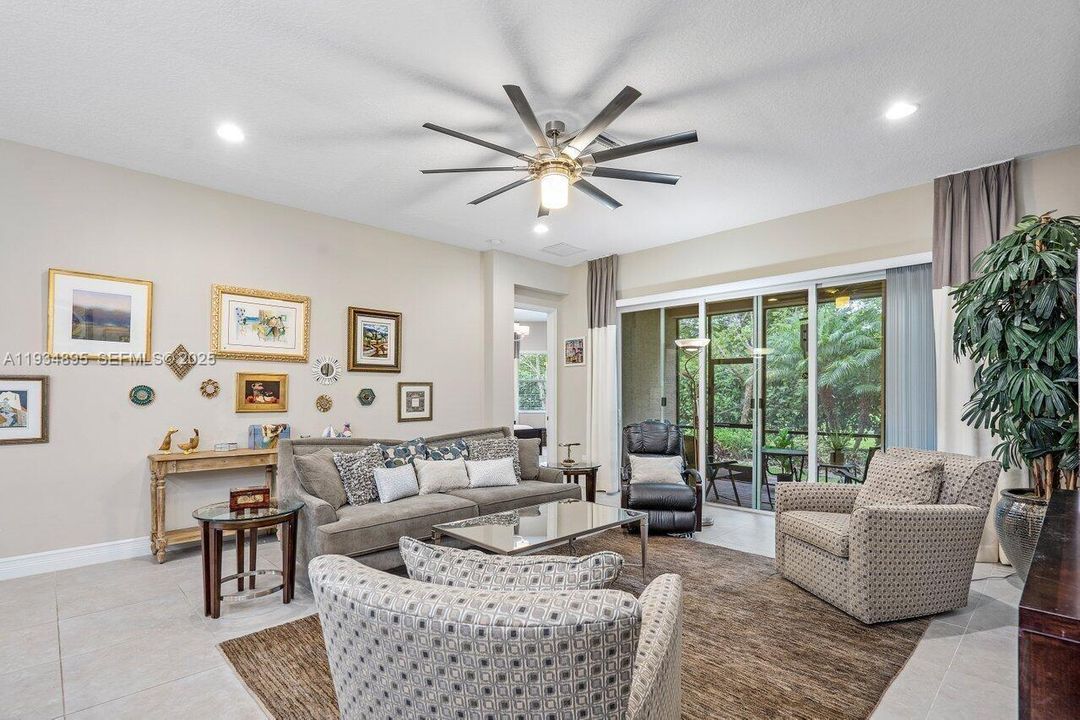 En Venta: $779,900 (3 camas, 2 baños, 1994 Pies cuadrados)